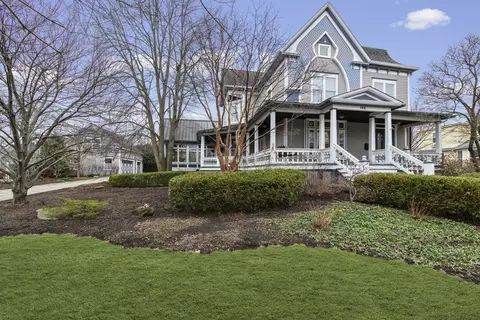 135 W Lake St, Barrington, IL 60010