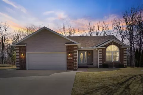 728 10th Avenue Ct, Hampton, IL 61256