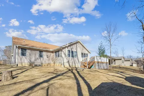 Exterior - 728 10th Avenue Ct, Hampton, IL 61256 photo 5 of 7