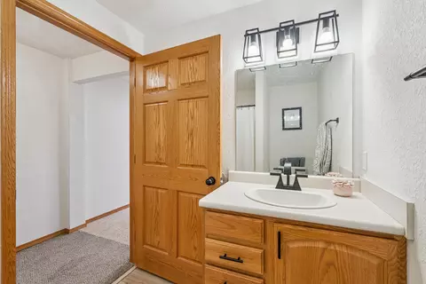 Bath - 728 10th Avenue Ct, Hampton, IL 61256 photo 3 of 3
