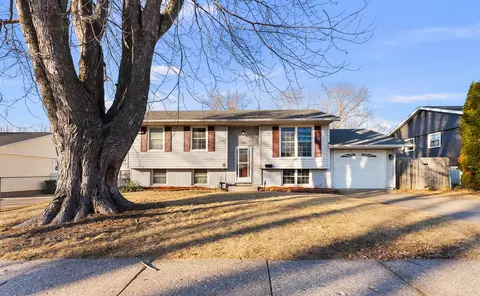 3518 W Columbia Ave, Davenport, IA 52804
