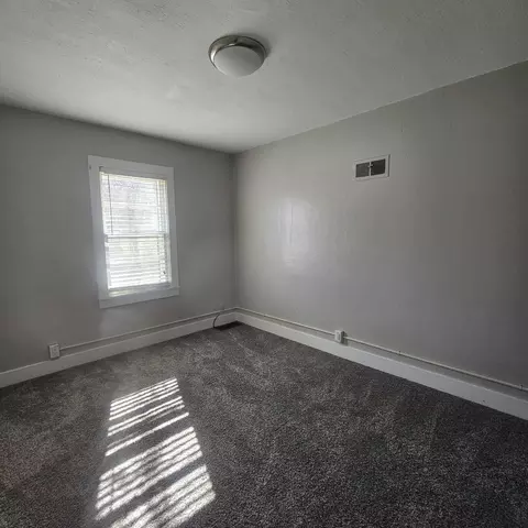 Bedroom - 1005 Pace Ave, Mount Vernon, IL 62864 photo 5 of 5