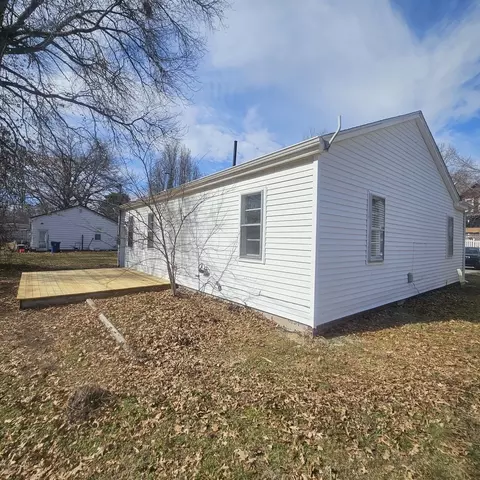 Exterior - 1005 Pace Ave, Mount Vernon, IL 62864 photo 5 of 8