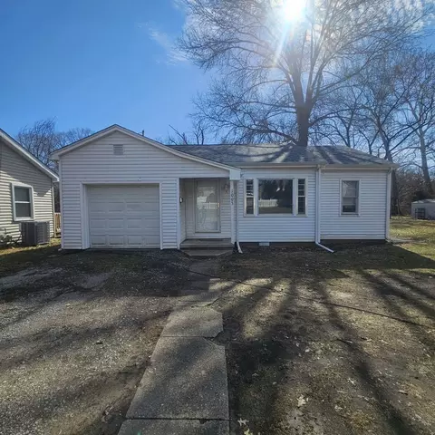 Exterior - 1005 Pace Ave, Mount Vernon, IL 62864 photo 2 of 8