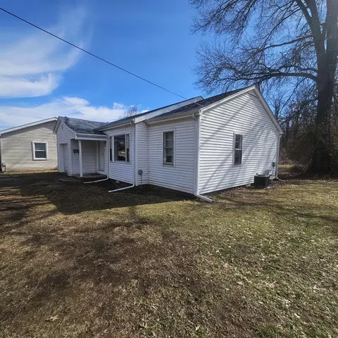 Exterior - 1005 Pace Ave, Mount Vernon, IL 62864 photo 3 of 8