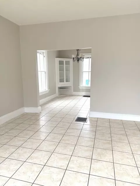 371-373 Cedar St, Aurora, IL 60506 photo 6