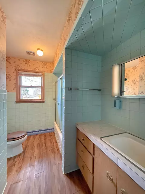 Bath - 116 Tuggle Dr, Cherry Valley, IL 61016 photo 2 of 2