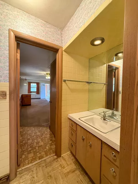 Bath - 116 Tuggle Dr, Cherry Valley, IL 61016 photo 1 of 2