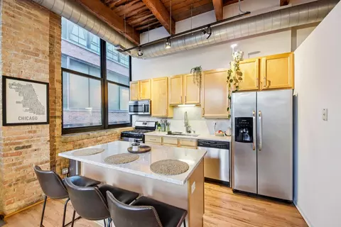 Kitchen - 215 N Aberdeen St #B401, Chicago, IL 60607 photo 2 of 3