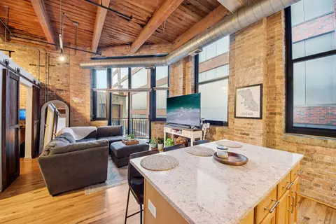 Living - 215 N Aberdeen St #B401, Chicago, IL 60607 photo 3 of 3