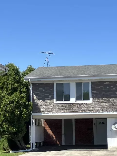 7 Cour Deauville Ct, Palos Hills, IL 60465