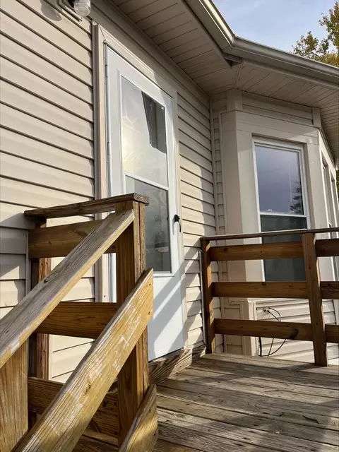 Exterior - 702 E Joliet St, Ottawa, IL 61350 photo 2 of 2