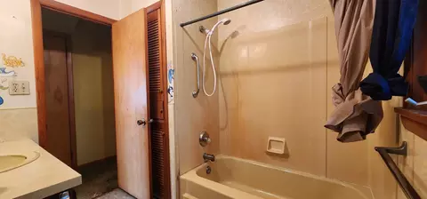 Bath - 3420 Cardinal Ln, Morris, IL 60450 photo 2 of 3