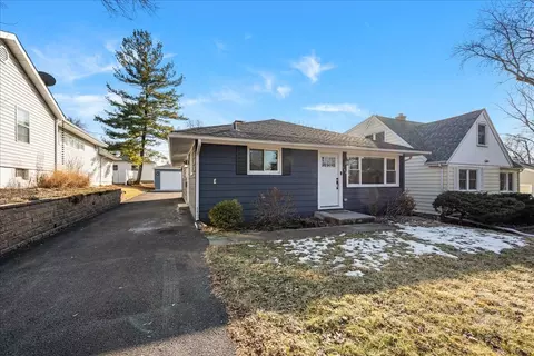 130 Division St, Geneva, IL 60134