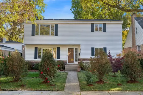 1811 Hartrey Ave, Evanston, IL 60201