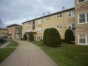 51 W Conti Pkwy #2B, Elmwood Park, IL 60707