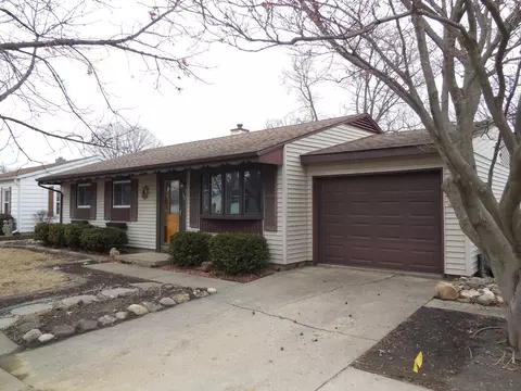 740 Hiawatha Dr, Ottawa, IL 61350