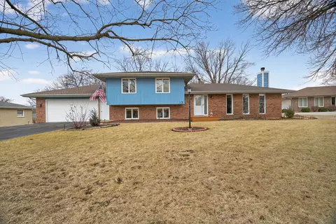 15 E Cedar Ct, Yorkville, IL 60560