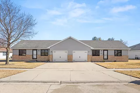 1605-1607 Schubert Dr, Morris, IL 60450