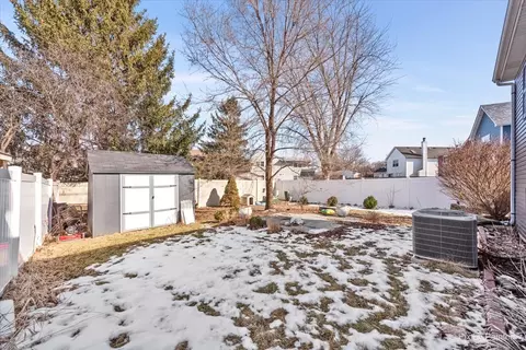 Exterior - 1182 Concord Dr, Elgin, IL 60120 photo 7 of 7