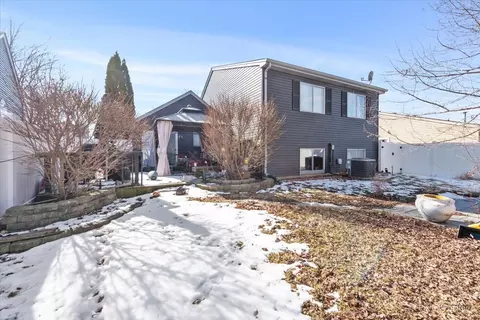 Exterior - 1182 Concord Dr, Elgin, IL 60120 photo 4 of 7