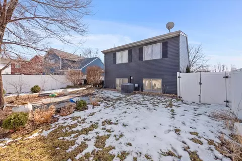 Exterior - 1182 Concord Dr, Elgin, IL 60120 photo 5 of 7