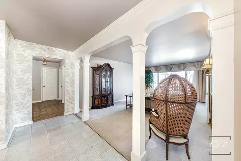 Entry Way - 1127 Thunderbird Ln, Naperville, IL 60563 photo 3 of 3