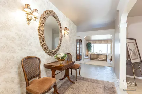 Entry Way - 1127 Thunderbird Ln, Naperville, IL 60563 photo 2 of 3