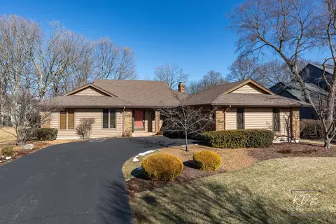 Exterior - 1127 Thunderbird Ln, Naperville, IL 60563 photo 2 of 9