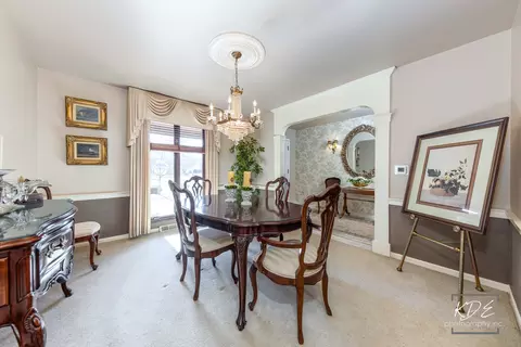 Dining - 1127 Thunderbird Ln, Naperville, IL 60563 photo 2 of 3