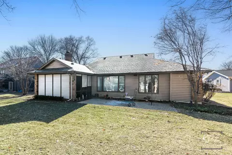 Exterior - 1127 Thunderbird Ln, Naperville, IL 60563 photo 8 of 9