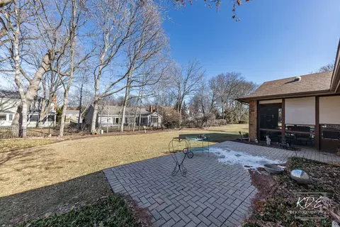 Exterior - 1127 Thunderbird Ln, Naperville, IL 60563 photo 7 of 9