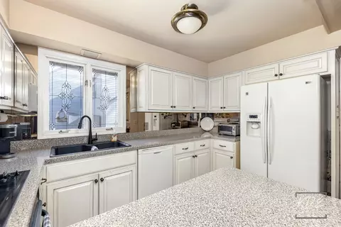 Kitchen - 1127 Thunderbird Ln, Naperville, IL 60563 photo 2 of 3