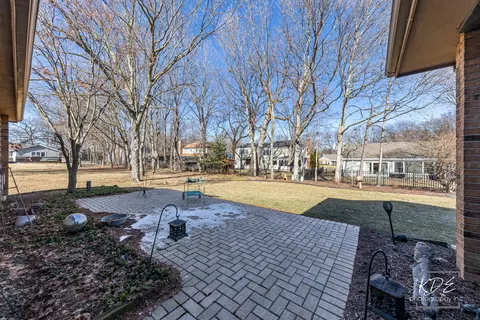 Exterior - 1127 Thunderbird Ln, Naperville, IL 60563 photo 3 of 9