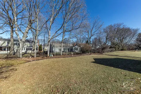 Exterior - 1127 Thunderbird Ln, Naperville, IL 60563 photo 5 of 9