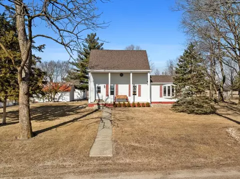 2411 Goldberg Rd, Bloomington, IL 61705
