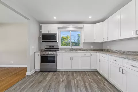 Kitchen - 7705 Columbia Dr, Bridgeview, IL 60455 photo 3 of 5