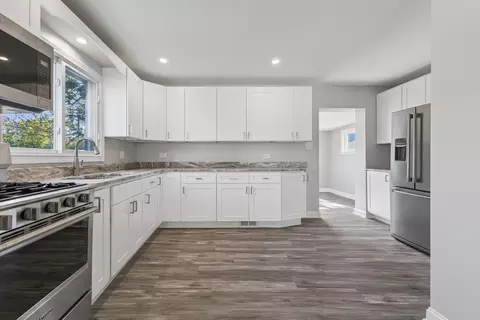 Kitchen - 7705 Columbia Dr, Bridgeview, IL 60455 photo 2 of 5