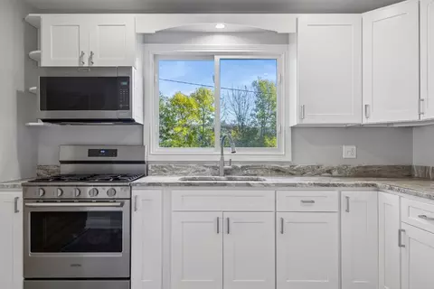 Kitchen - 7705 Columbia Dr, Bridgeview, IL 60455 photo 4 of 5