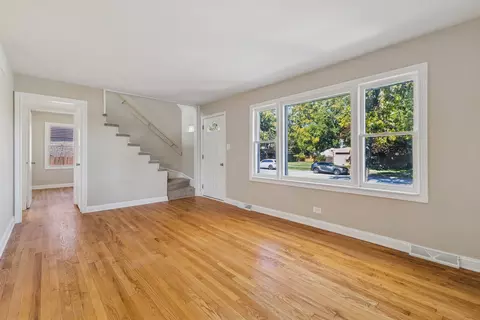 Living - 7705 Columbia Dr, Bridgeview, IL 60455 photo 2 of 3
