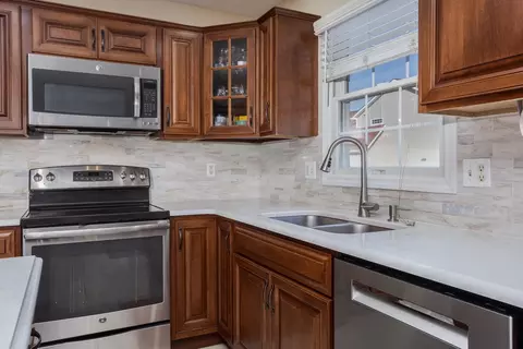 Kitchen - 2884 Three Eagles St, Normal, IL 61761 photo 5 of 8