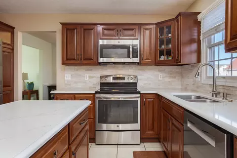 Kitchen - 2884 Three Eagles St, Normal, IL 61761 photo 4 of 8