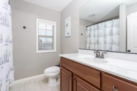 Bath - 2501 Fieldstone Ct, Normal, IL 61761 photo 4 of 5