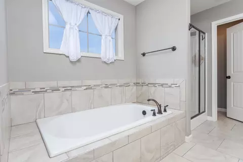 Bath - 2501 Fieldstone Ct, Normal, IL 61761 photo 3 of 5