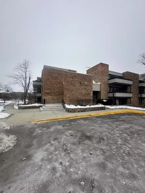 1813 Hemlock Pl #311, Schaumburg, IL 60173