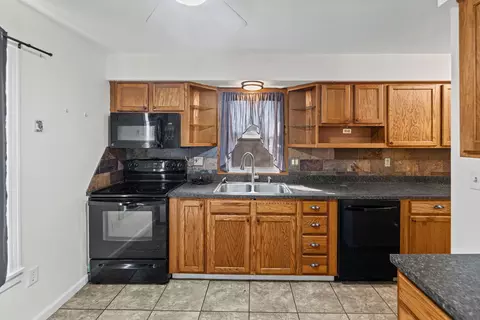 Kitchen - 527 E 4th St, Centralia, IL 62801 photo 3 of 4
