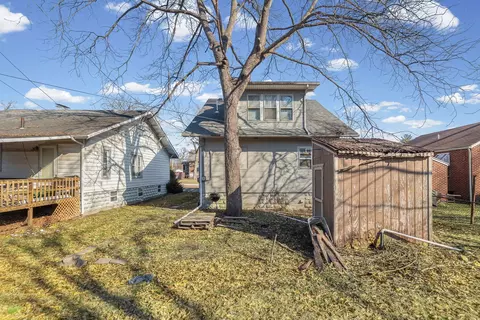 Exterior - 527 E 4th St, Centralia, IL 62801 photo 2 of 2