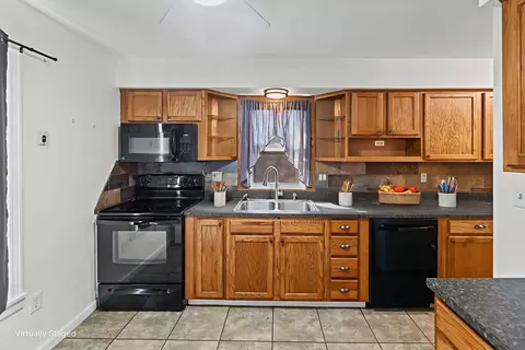 Kitchen - 527 E 4th St, Centralia, IL 62801 photo 4 of 4