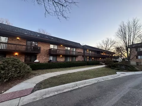 8200 Woodglen Ln #107, Downers Grove, IL 60516