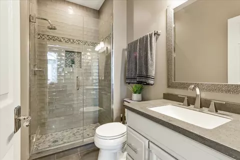 Bath - 519 Litchfield Ln, Bartlett, IL 60103 photo 1 of 8